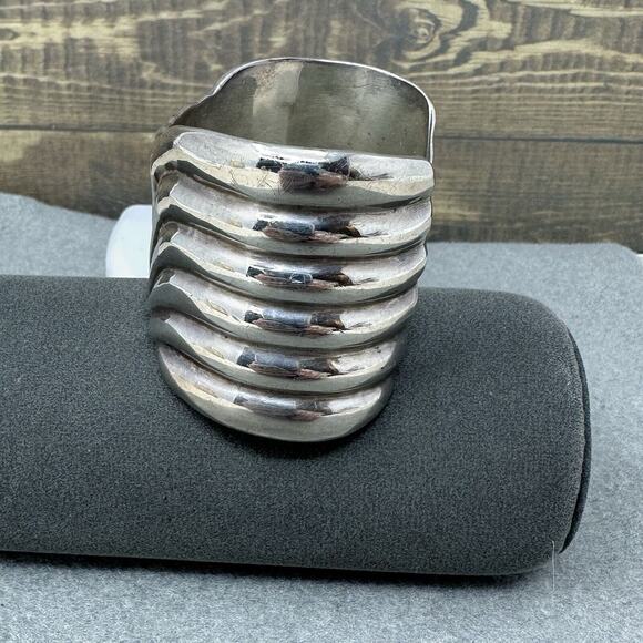 Mexico Taxco Sterling Silver Fluted Wavy Cuff Bracelet 69 grams - Picture 3 of 8